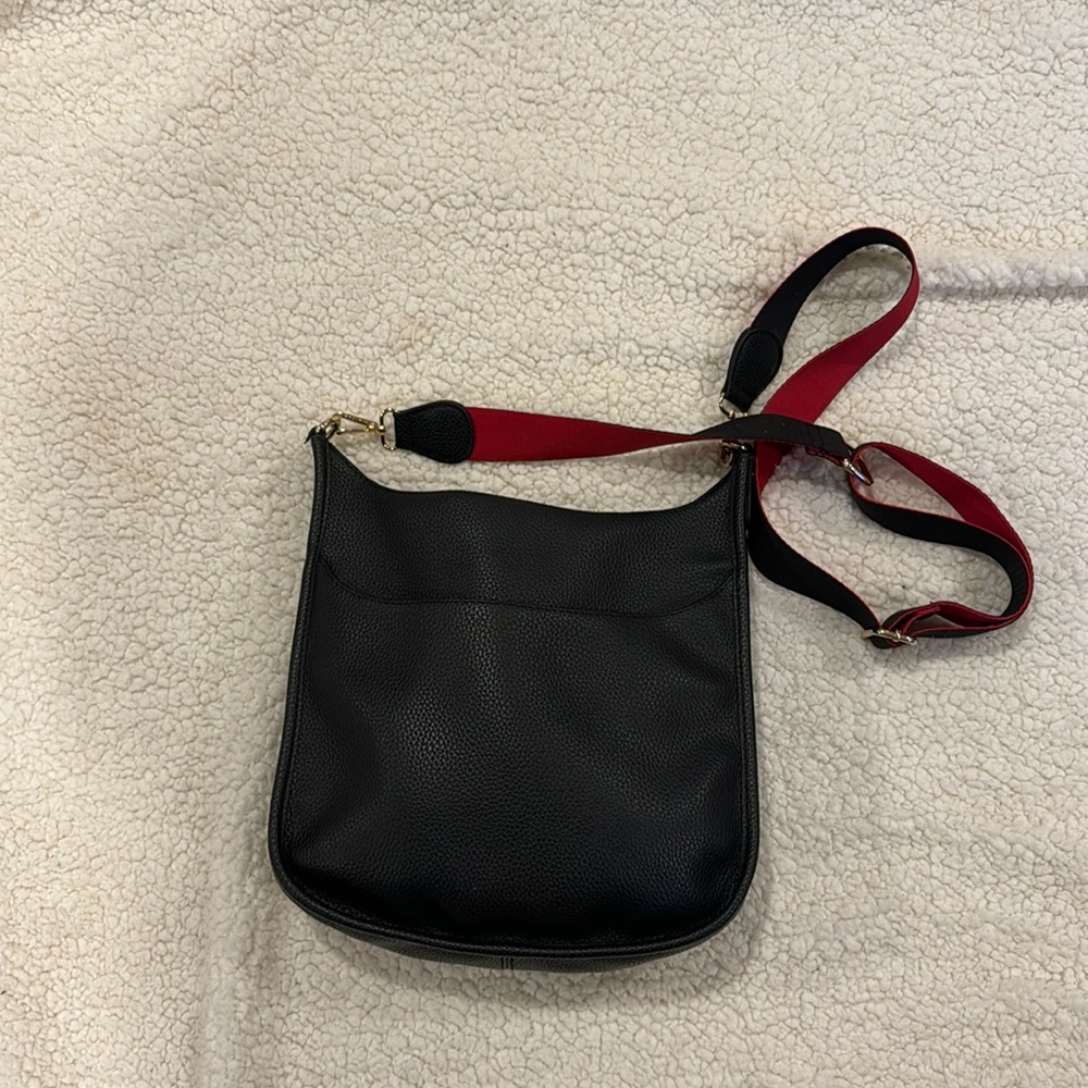crossbody bag with multiple different straps